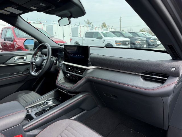 Used 2025 Ford Explorer ST-Line w/ ST-Line Street Pack AWD/4WD image 26