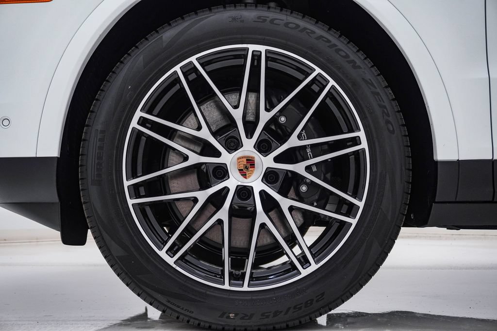 New 2026 Porsche Cayenne AWD/4WD image 13