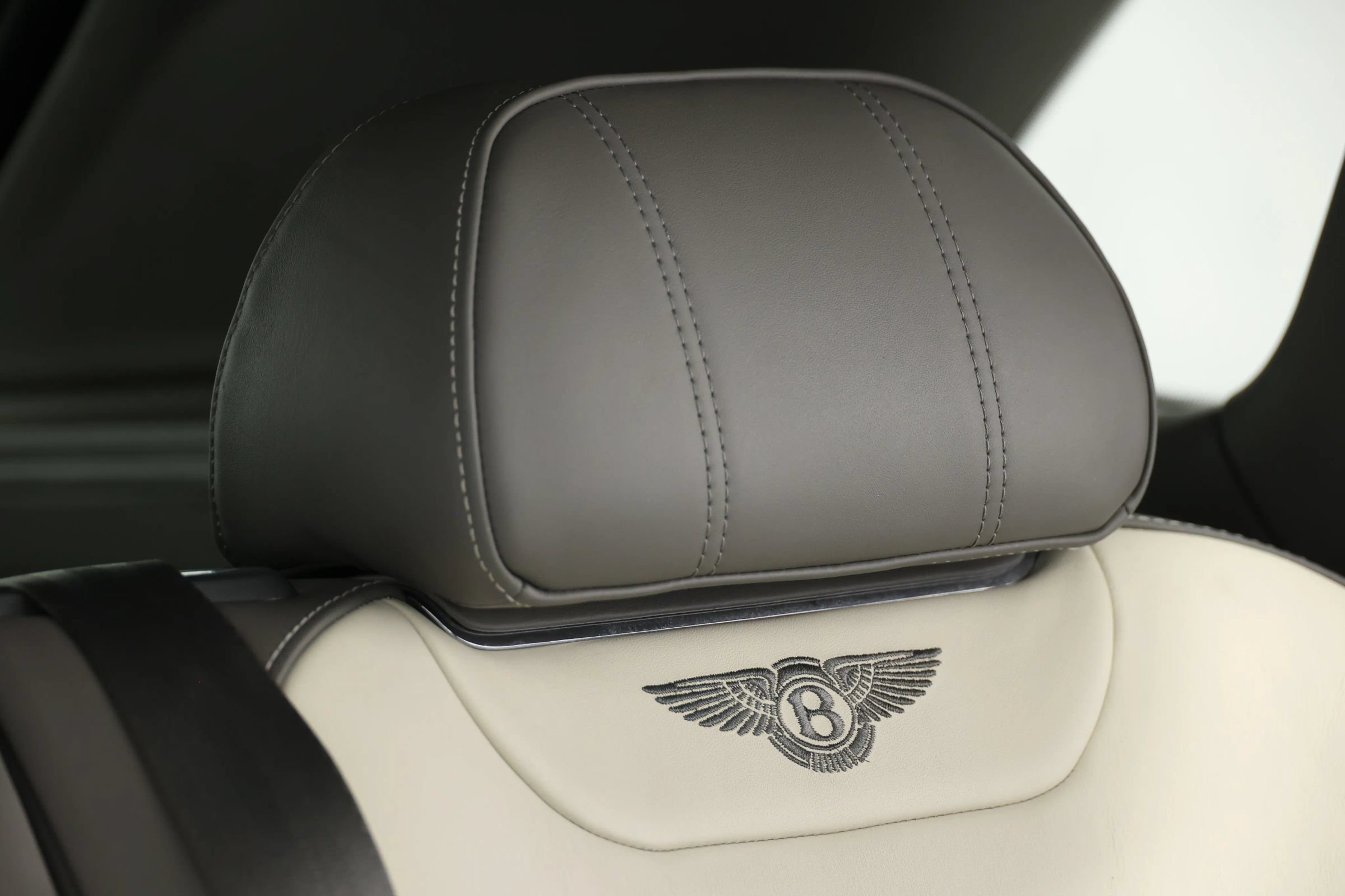 Used 2018 Bentley Bentayga Onyx Edition AWD/4WD image 91