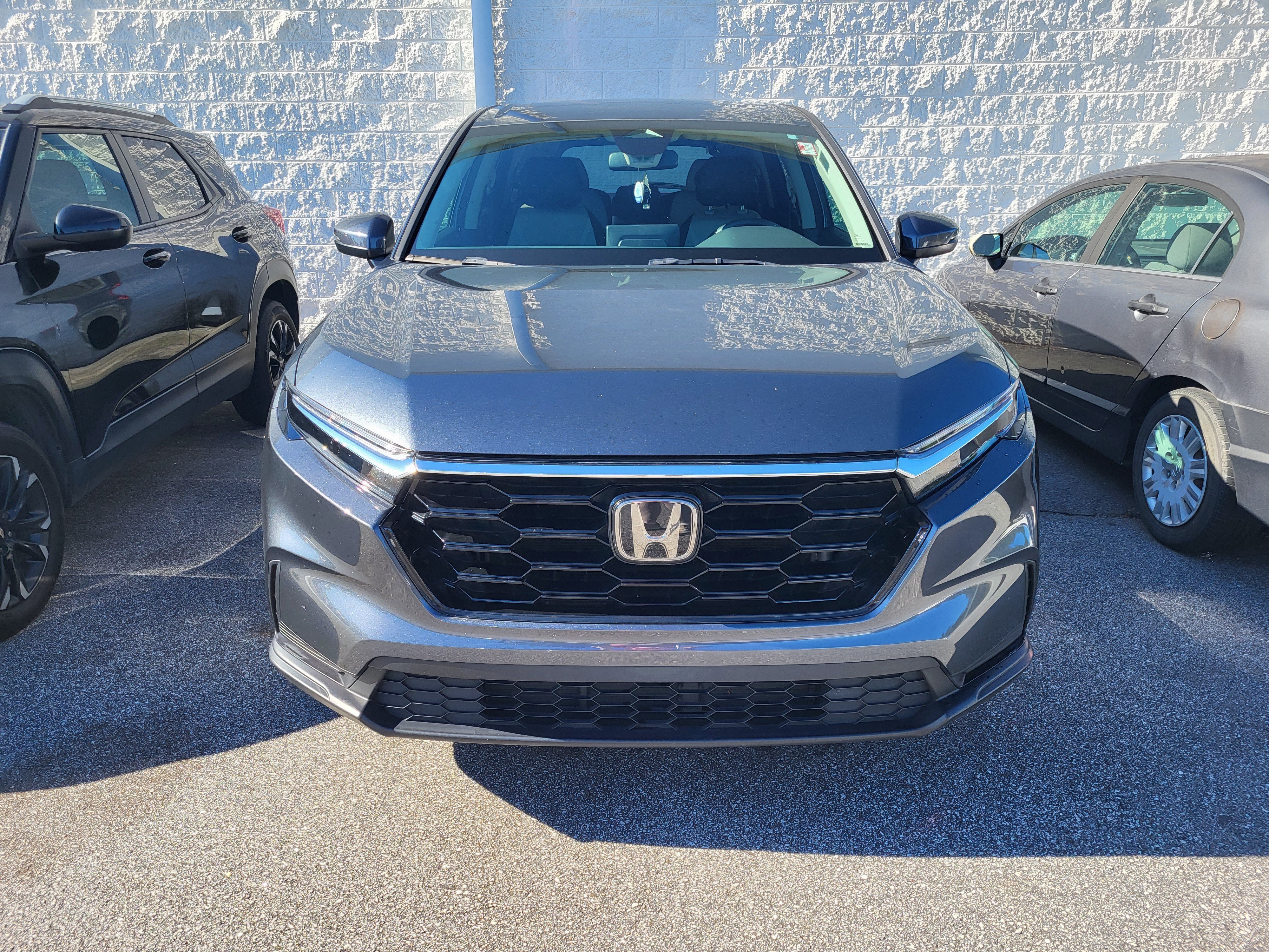 Used 2023 Honda CR-V EX image 2