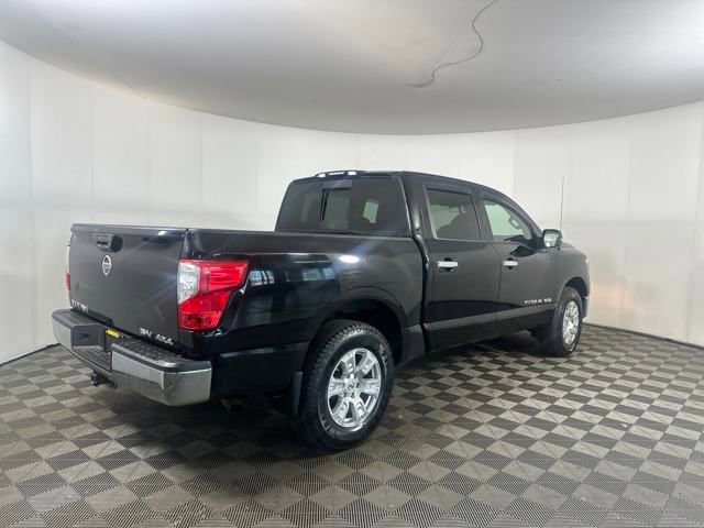Used 2018 Nissan Titan SV image 3
