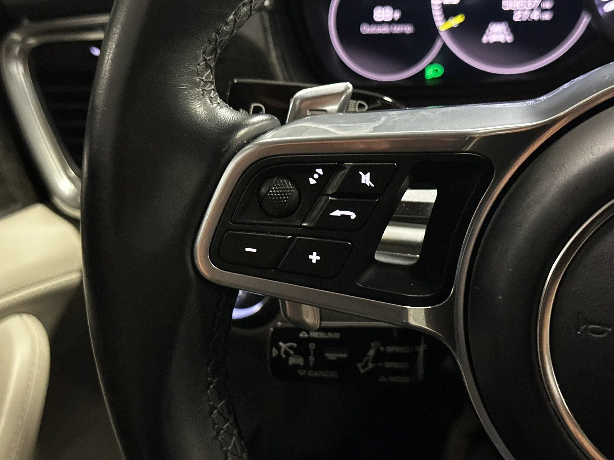 Used 2018 Porsche Panamera 4 w/ Premium Package Plus AWD/4WD image 30