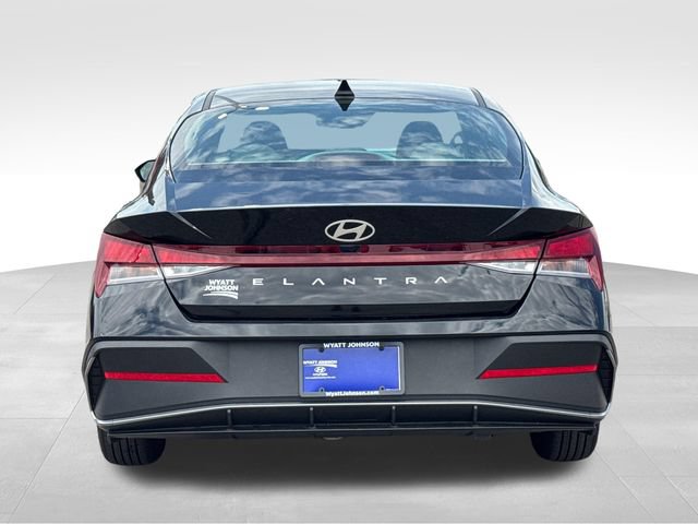 New 2026 Hyundai Elantra SE FWD image 4