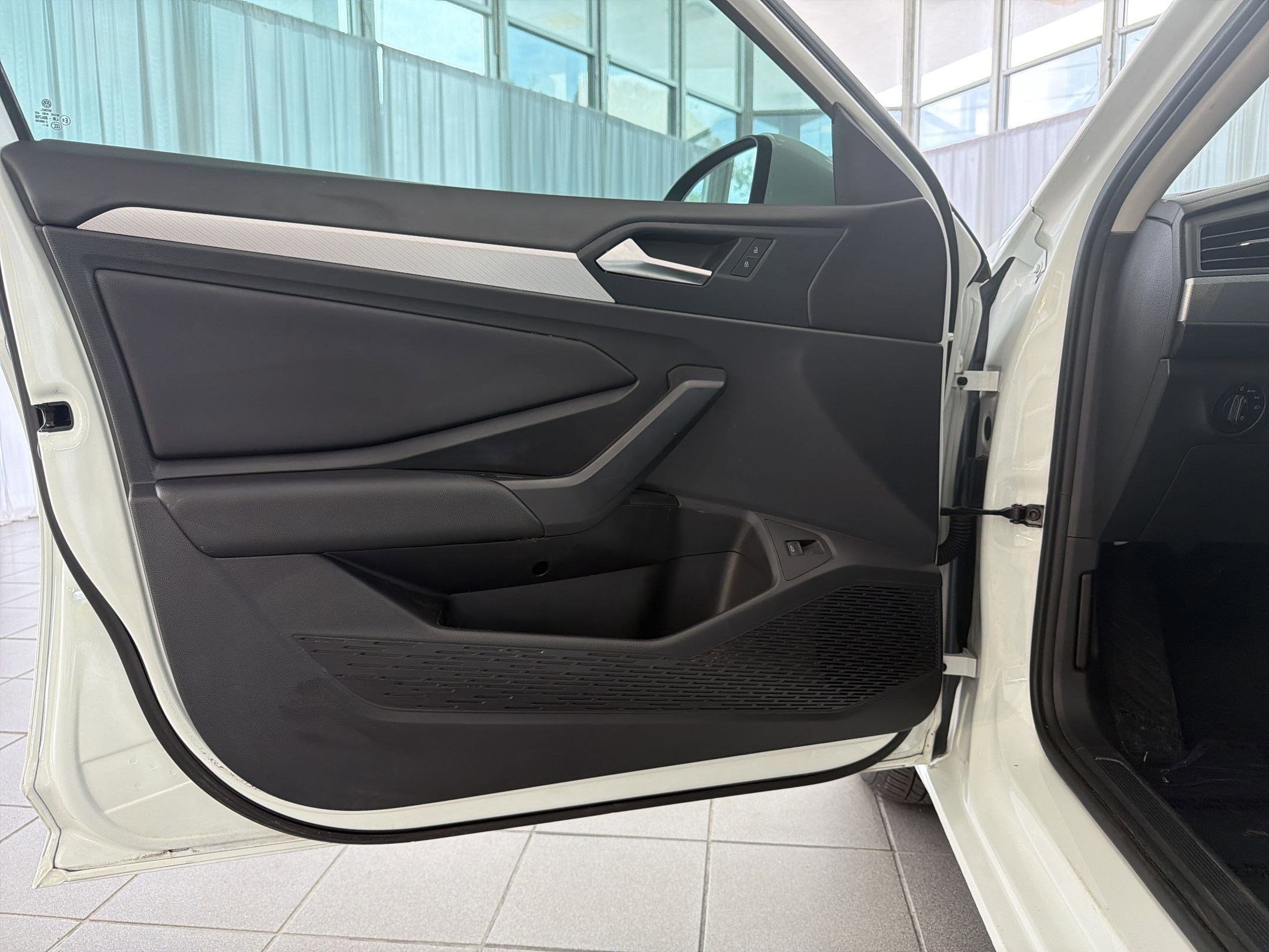 Used 2020 Volkswagen Jetta SE FWD image 16