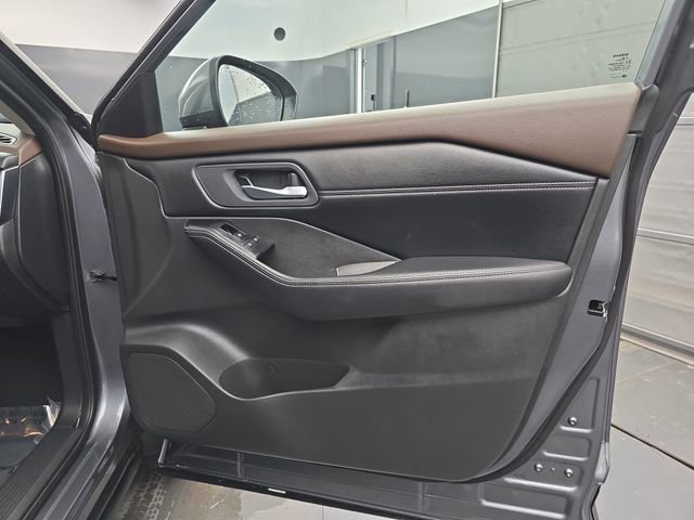 Used 2023 Nissan Rogue SV w/ SV Premium B Package image 42