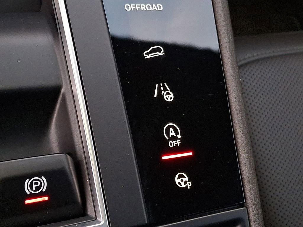 Used 2022 Porsche Macan w/ Premium Package Plus image 21