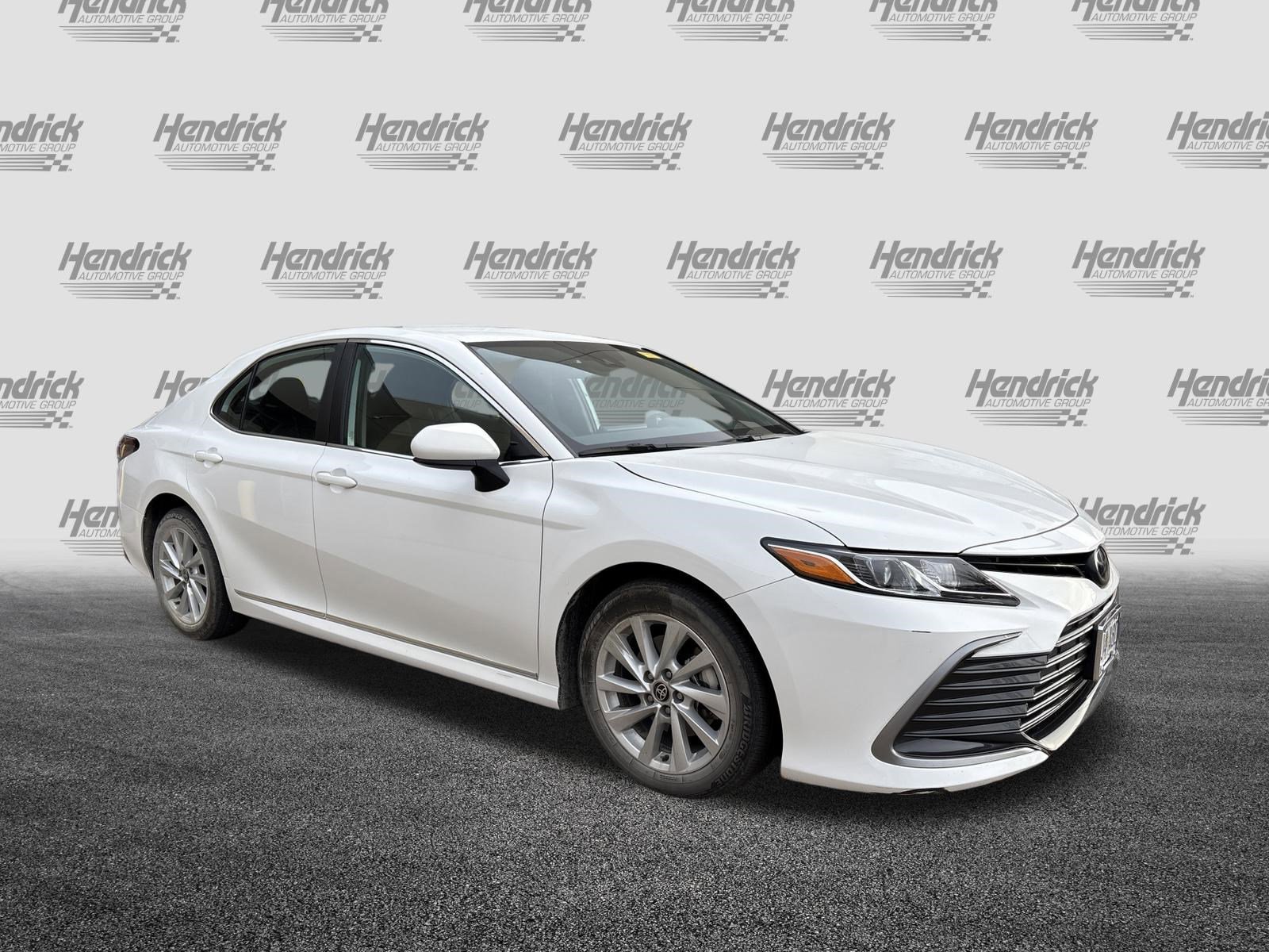 Used 2022 Toyota Camry LE image 2