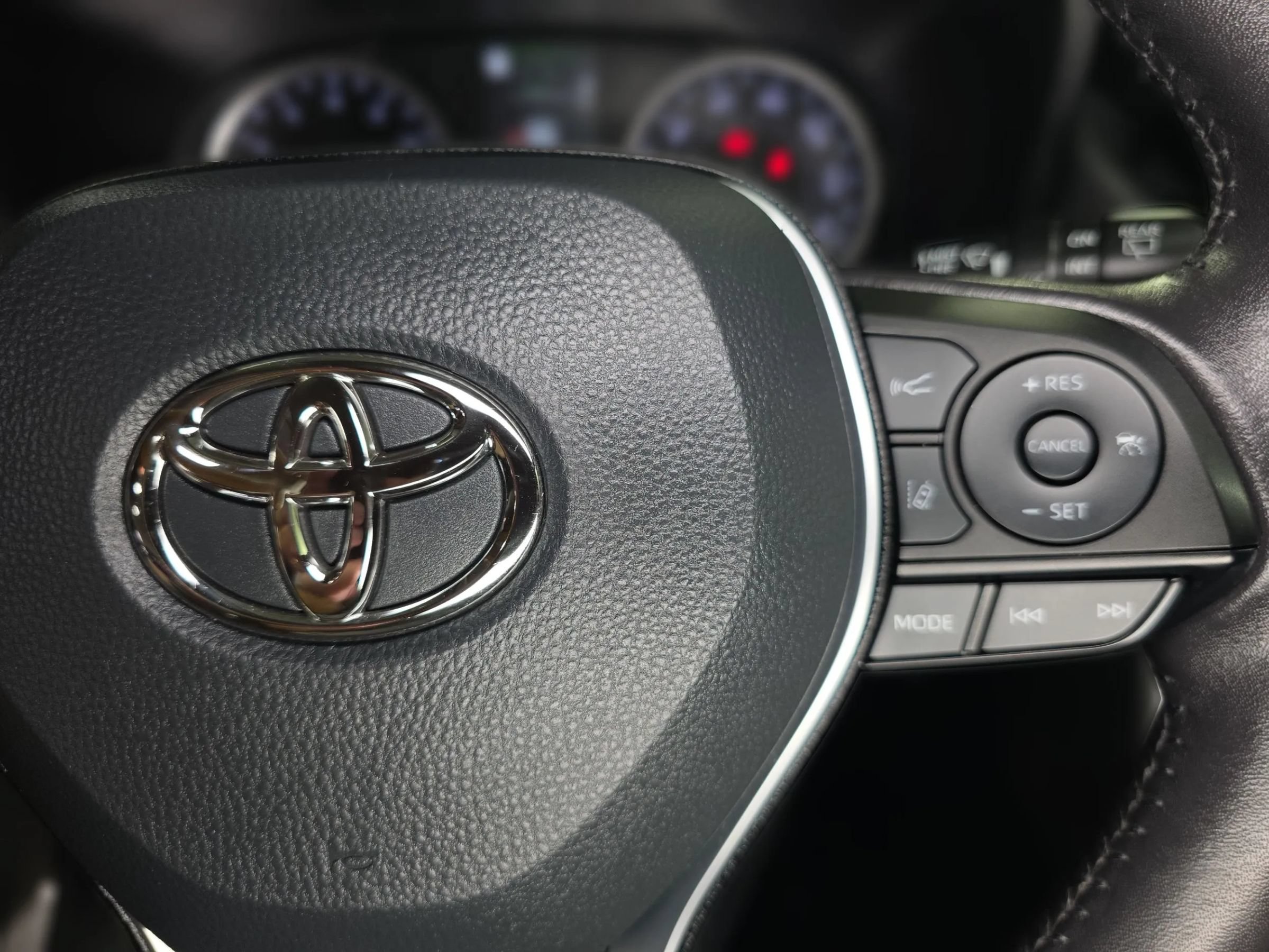 Used 2022 Toyota RAV4 XLE Premium FWD image 27