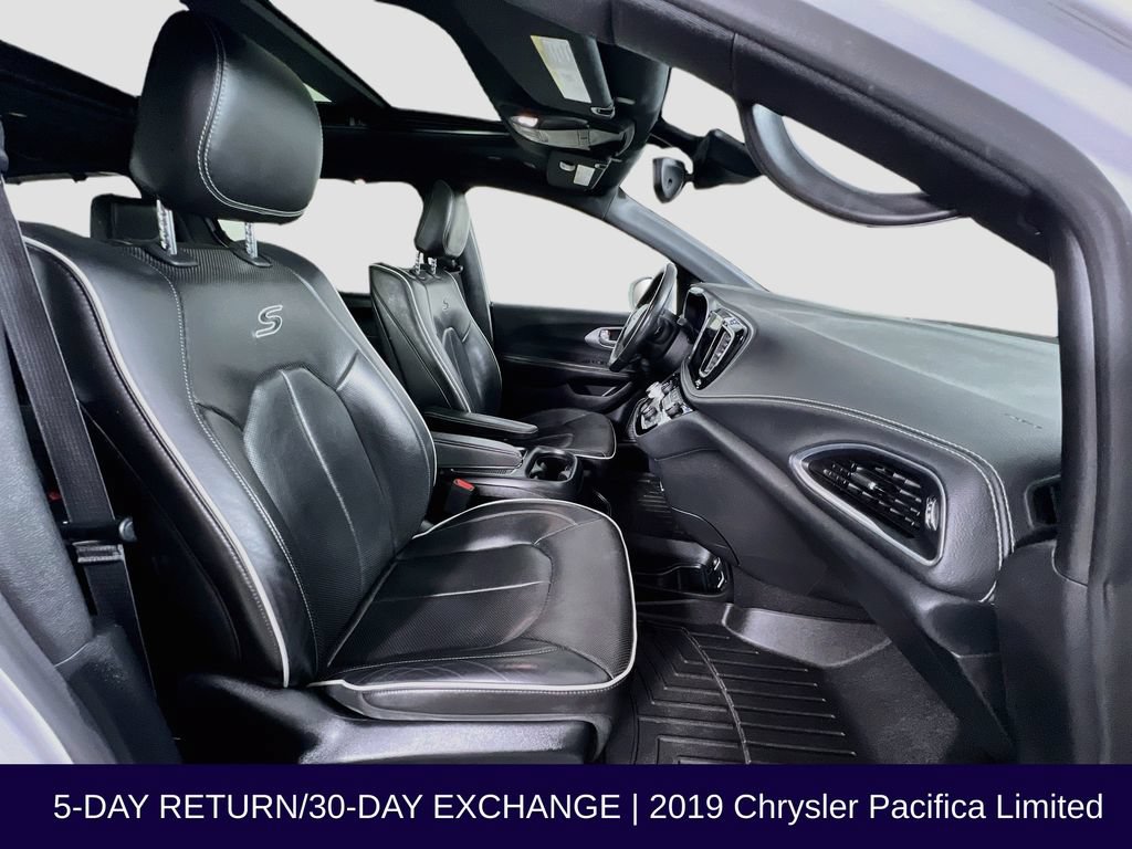 Used 2019 Chrysler Pacifica Limited w/ Advanced Safetytec Group FWD image 36