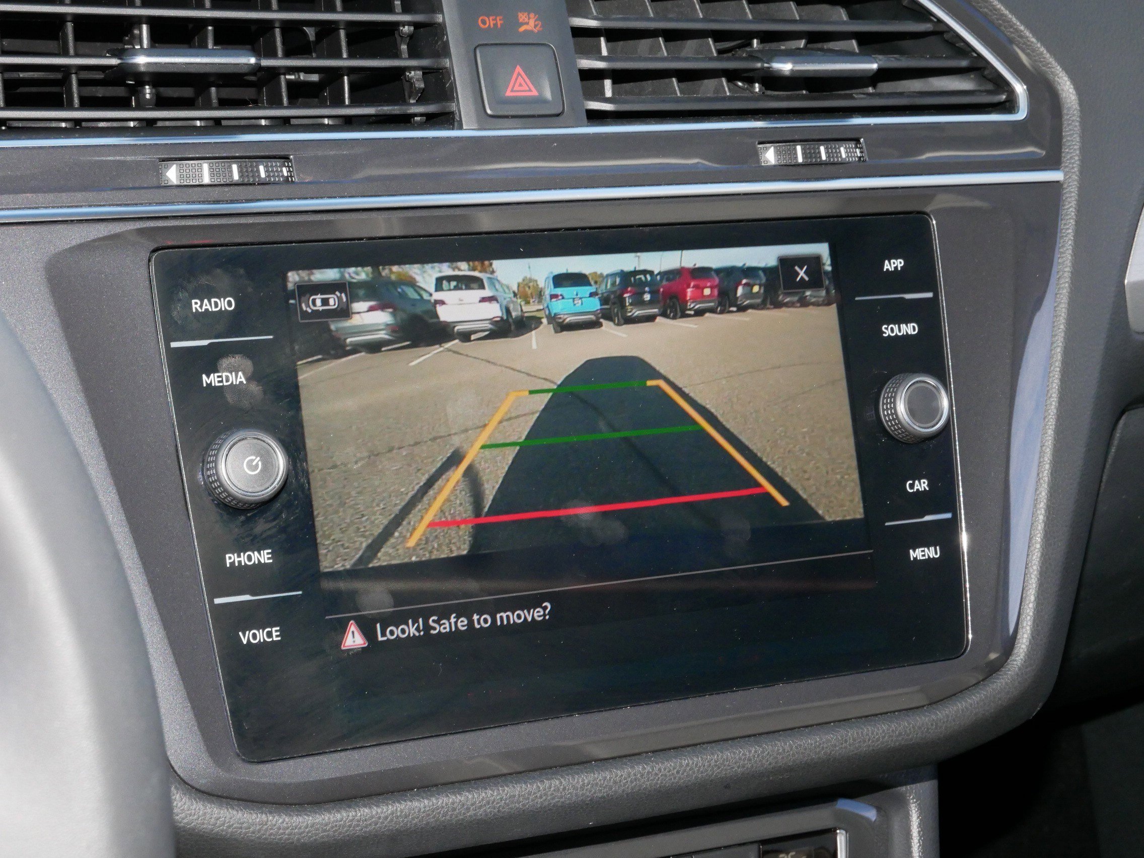 Used 2021 Volkswagen Tiguan SE image 31