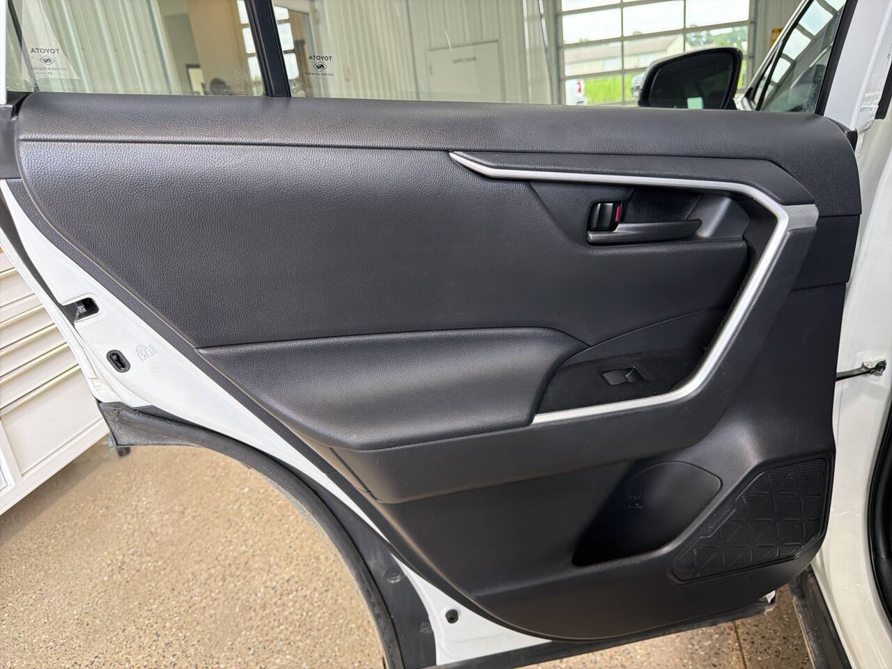 Used 2021 Toyota RAV4 LE FWD image 21