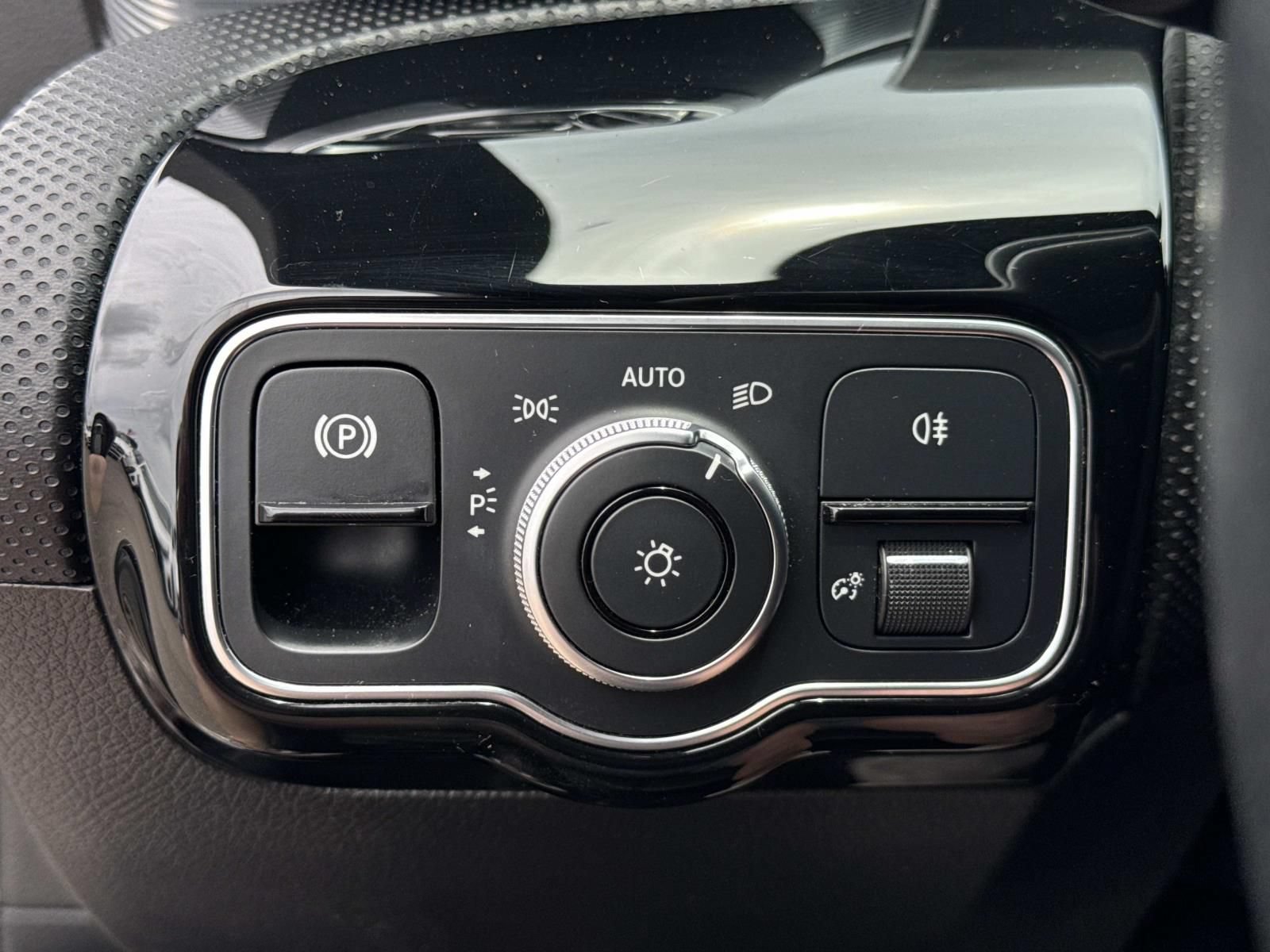 Used 2020 Mercedes-Benz A 220 image 21