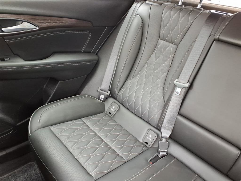 Used 2022 Buick Envision Avenir w/ Technology Package II FWD image 22