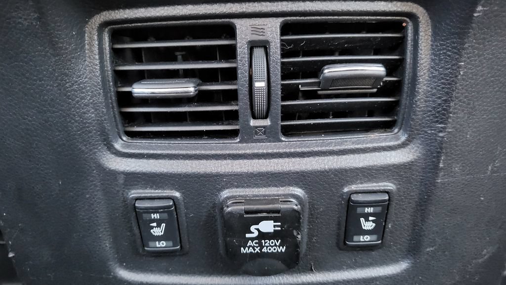 Used 2016 Nissan Titan SV AWD/4WD image 27