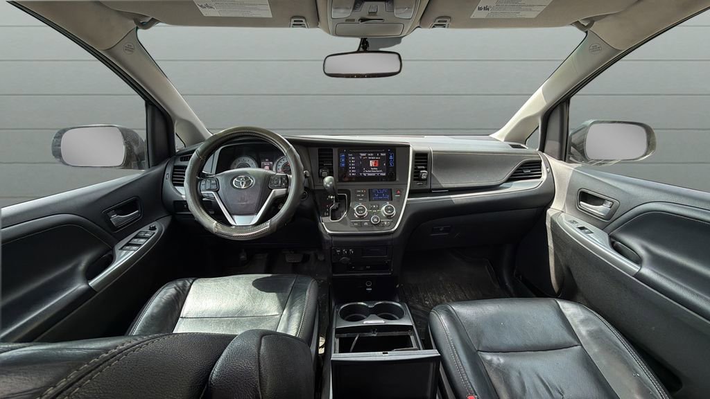 Used 2017 Toyota Sienna SE Premium FWD image 9