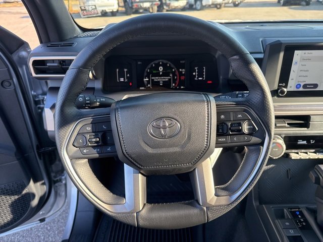 Used 2025 Toyota 4Runner SR5 image 28