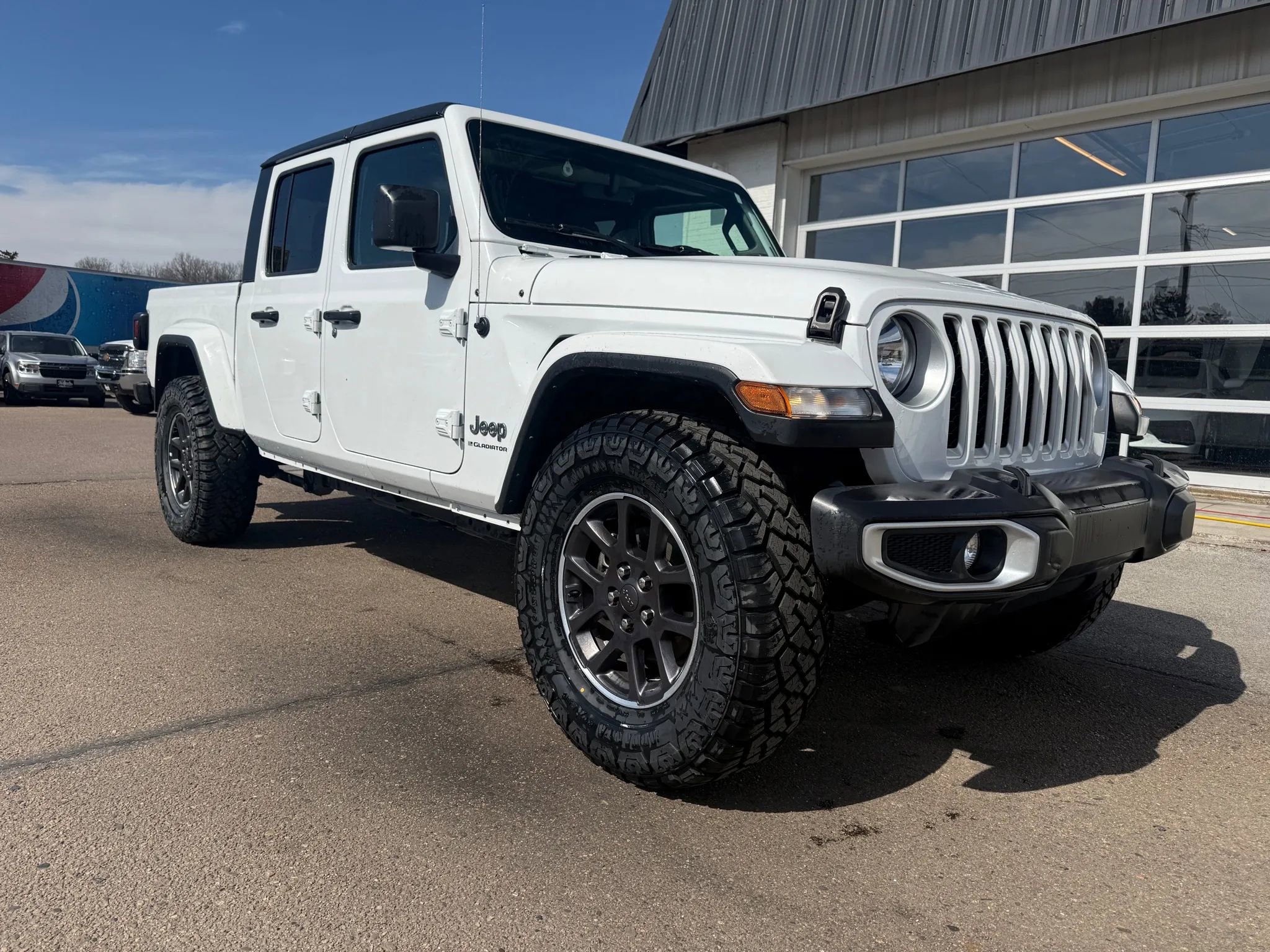 Used 2023 Jeep Gladiator Overland image 2