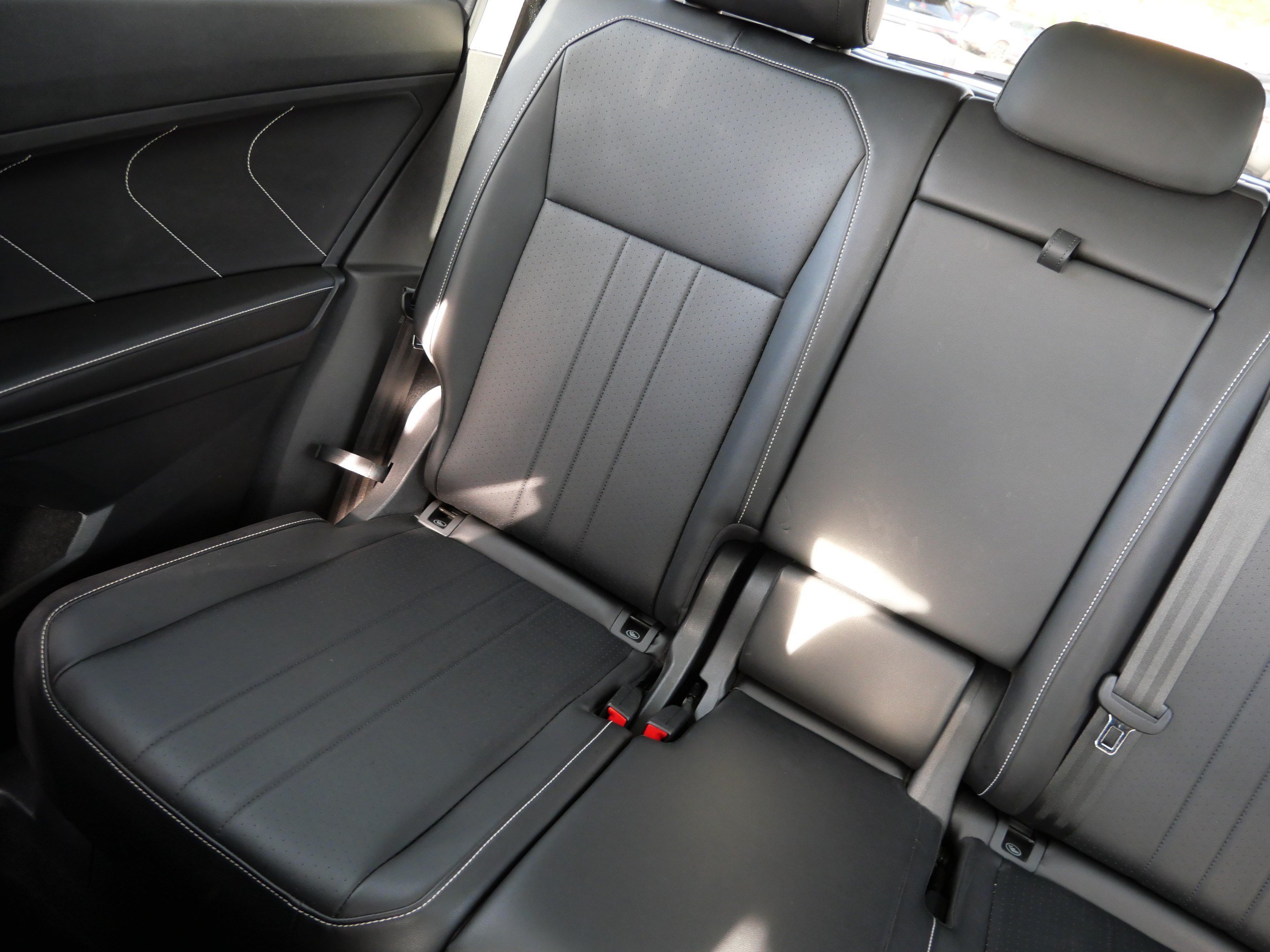 Certified 2023 Volkswagen Tiguan SE w/ Panoramic Sunroof Package AWD/4WD image 12