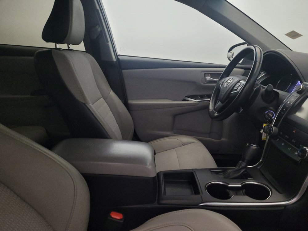 Used 2016 Toyota Camry SE image 21