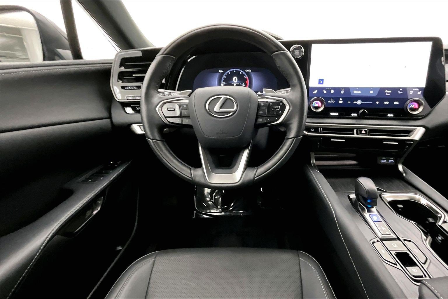 Used 2025 Lexus RX 350 Premium w/ Convenience Package FWD image 4