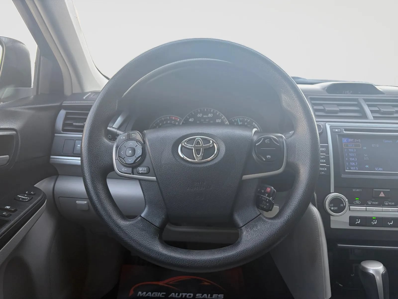 Used 2012 Toyota Camry LE FWD image 26