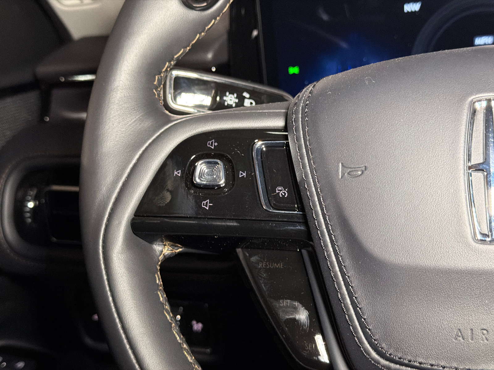 New 2027 Lincoln Aviator AWD image 25