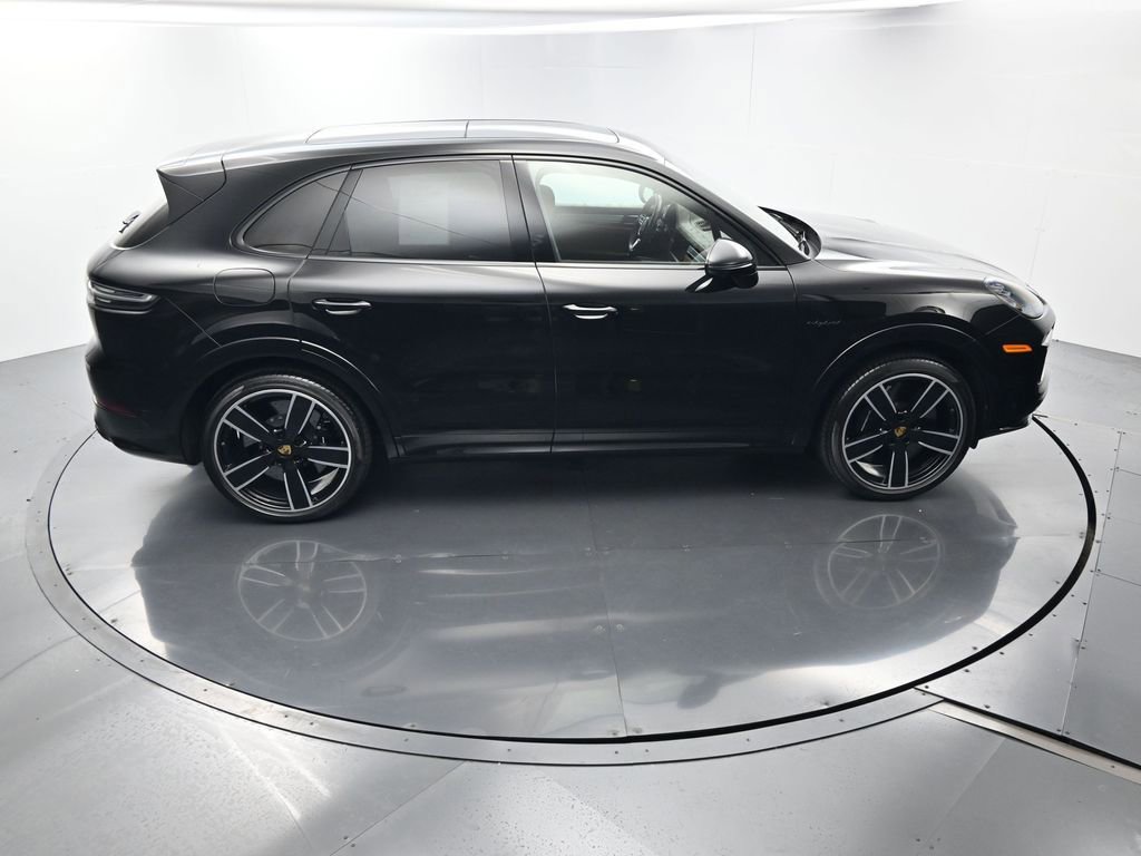 Certified 2022 Porsche Cayenne Turbo S AWD/4WD image 42