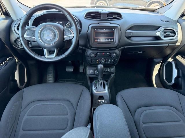 Used 2020 Jeep Renegade Latitude w/ Cold Weather Group image 10