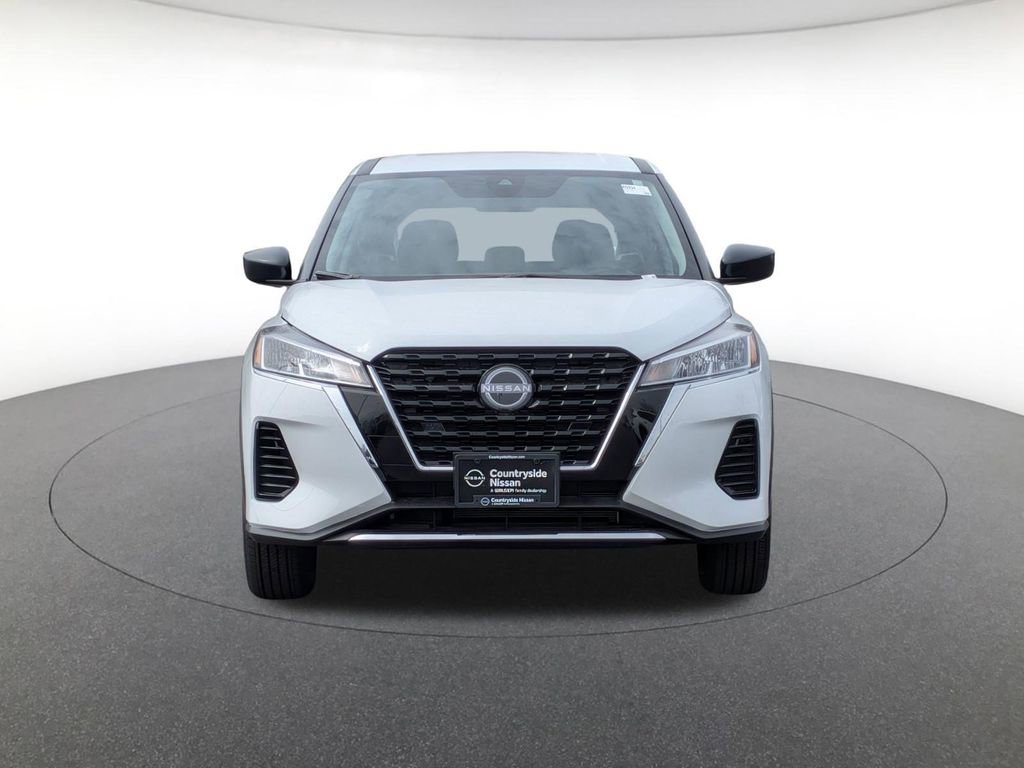 Used 2025 Nissan Kicks Play S image 2