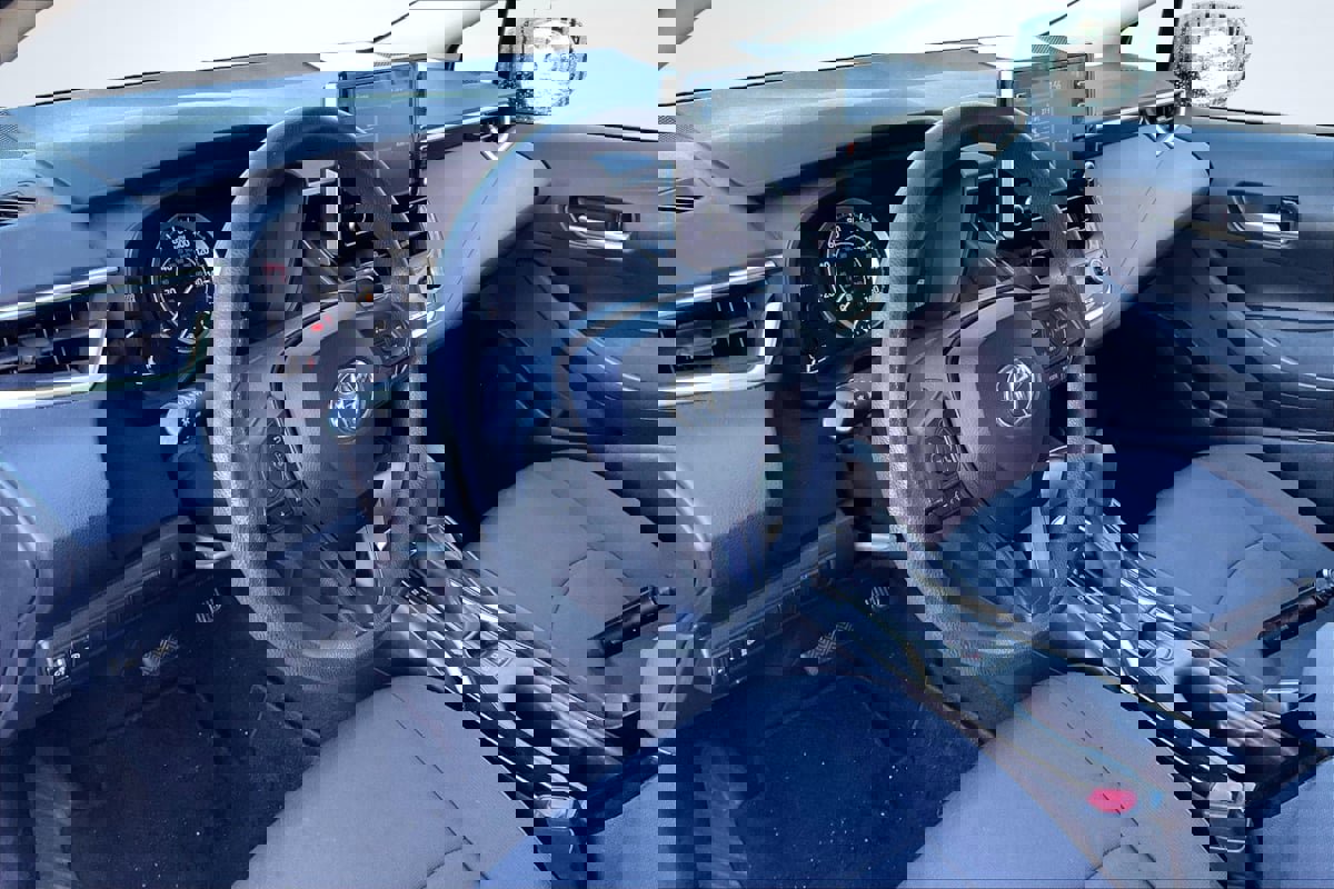 Used 2020 Toyota Corolla LE FWD image 14