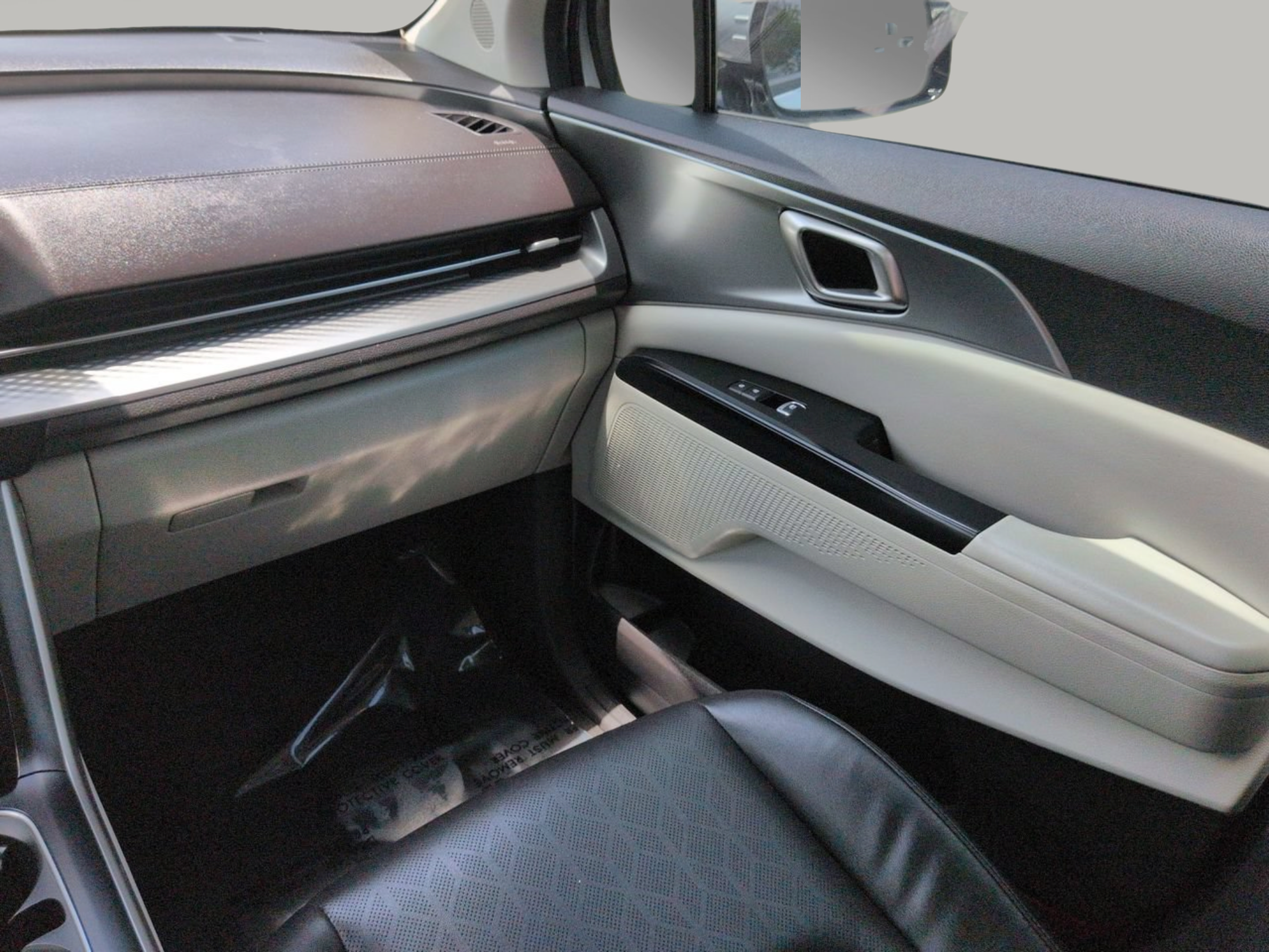 Certified 2023 Kia Carnival LX FWD image 17