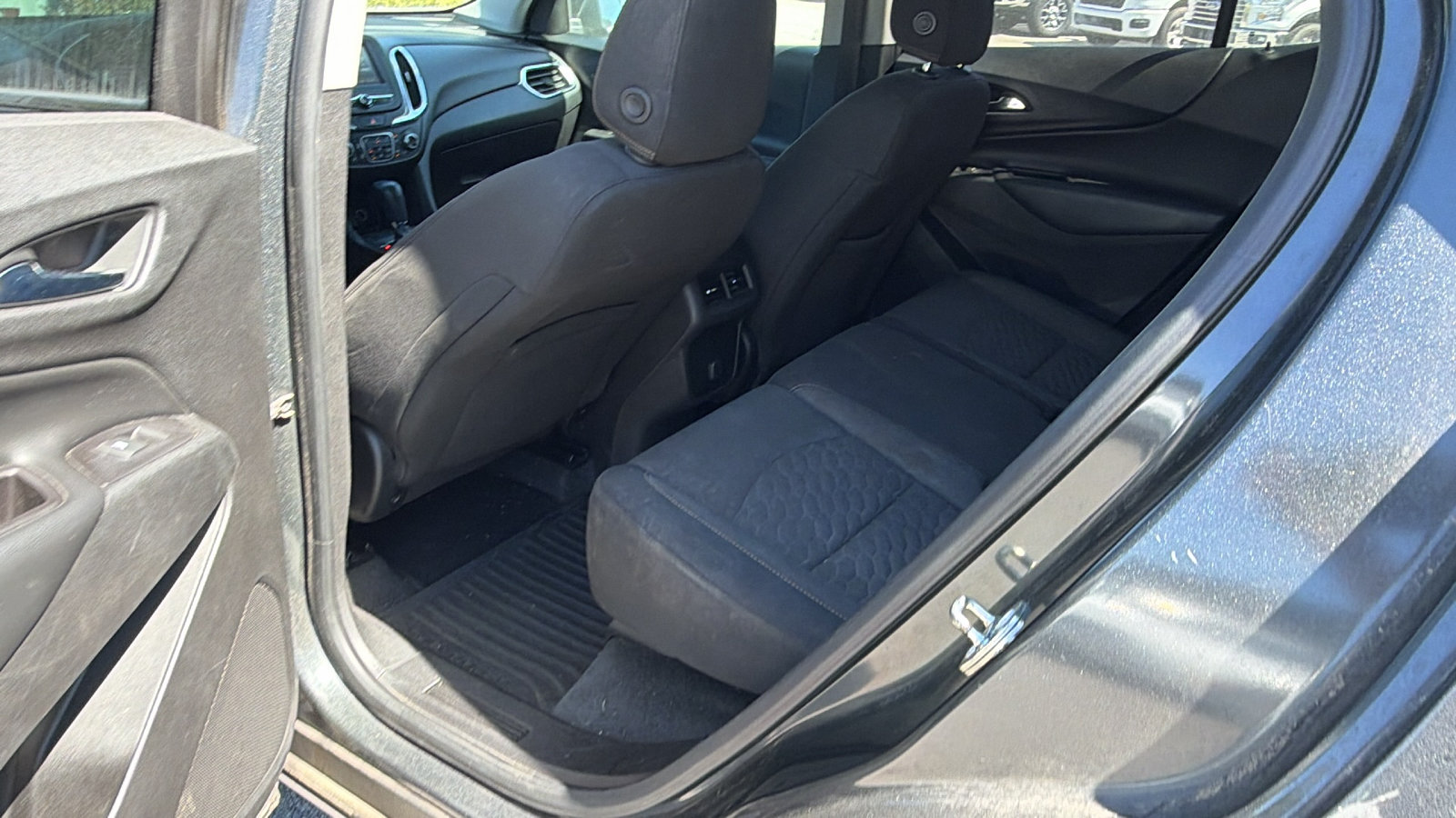 Used 2018 Chevrolet Equinox LT FWD image 23