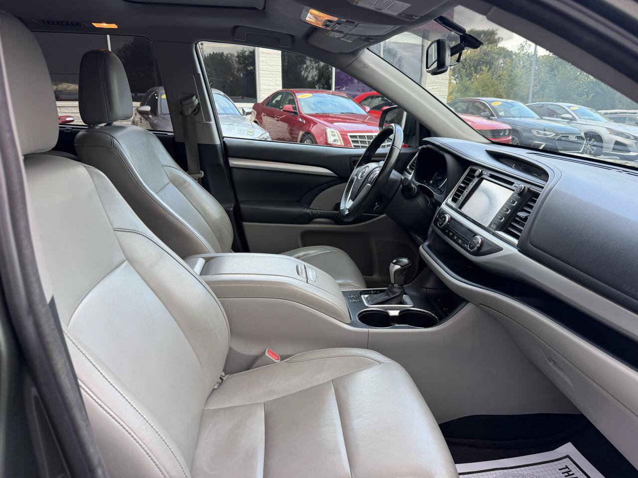 Used 2014 Toyota Highlander XLE AWD/4WD image 16