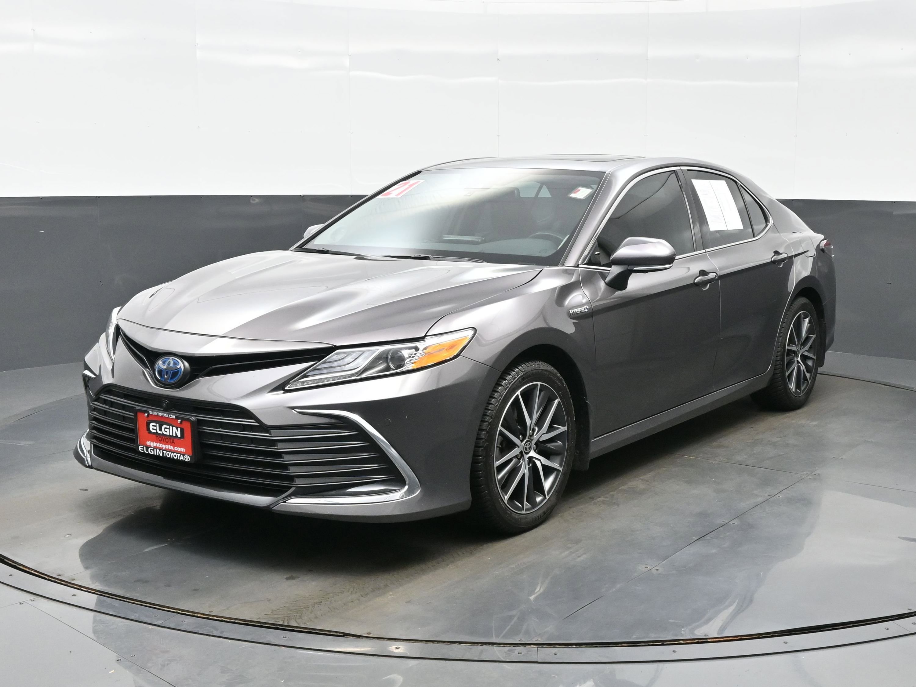 Used 2021 Toyota Camry XLE w/ Navigation Upgrade Package FWD image 2