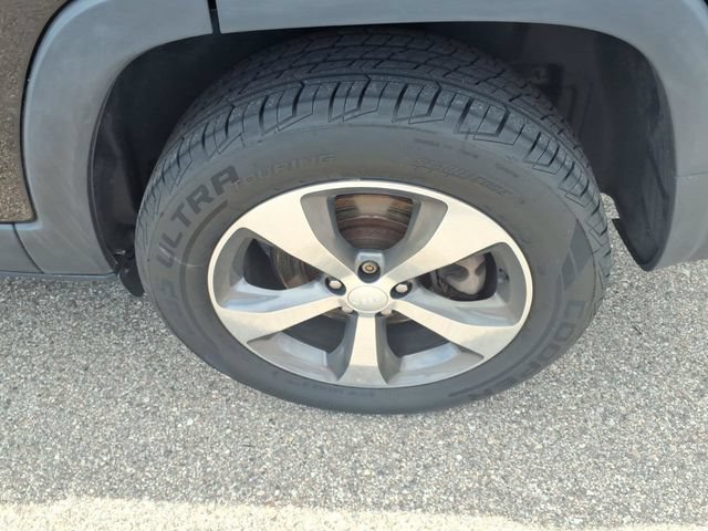 Used 2019 Jeep Cherokee Limited AWD/4WD image 6