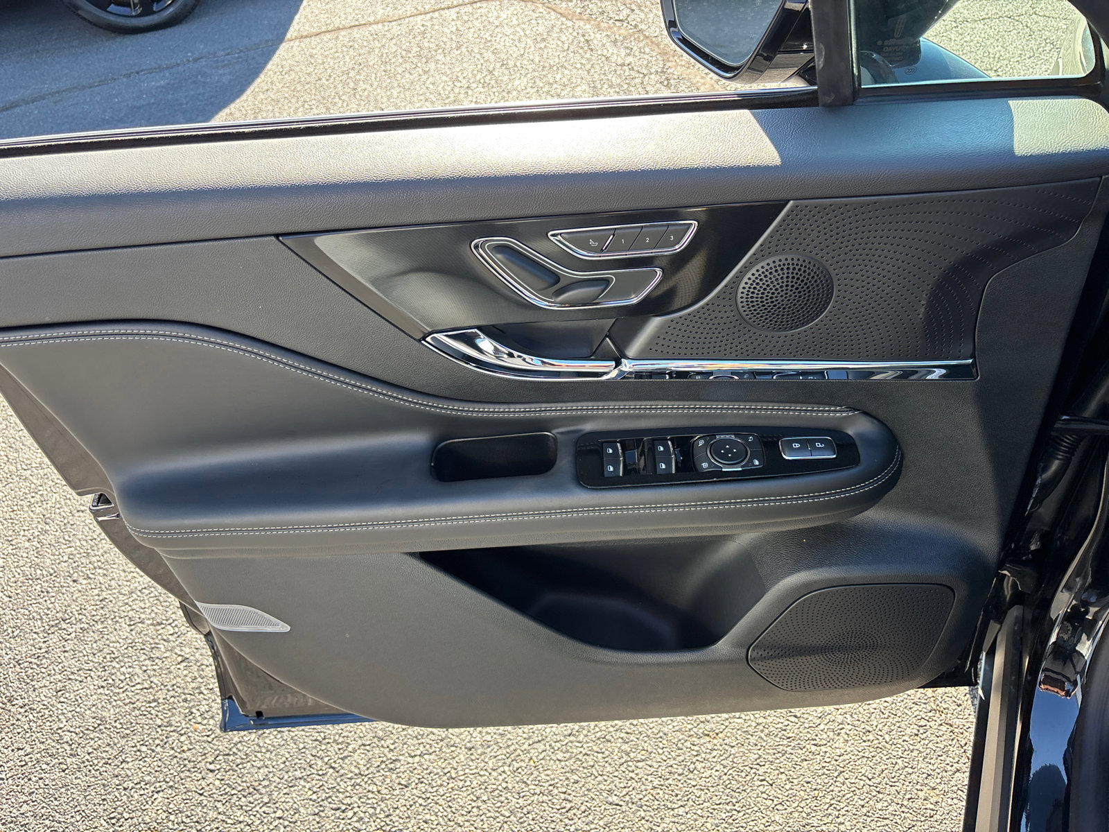 New 2025 Lincoln Corsair Reserve image 11