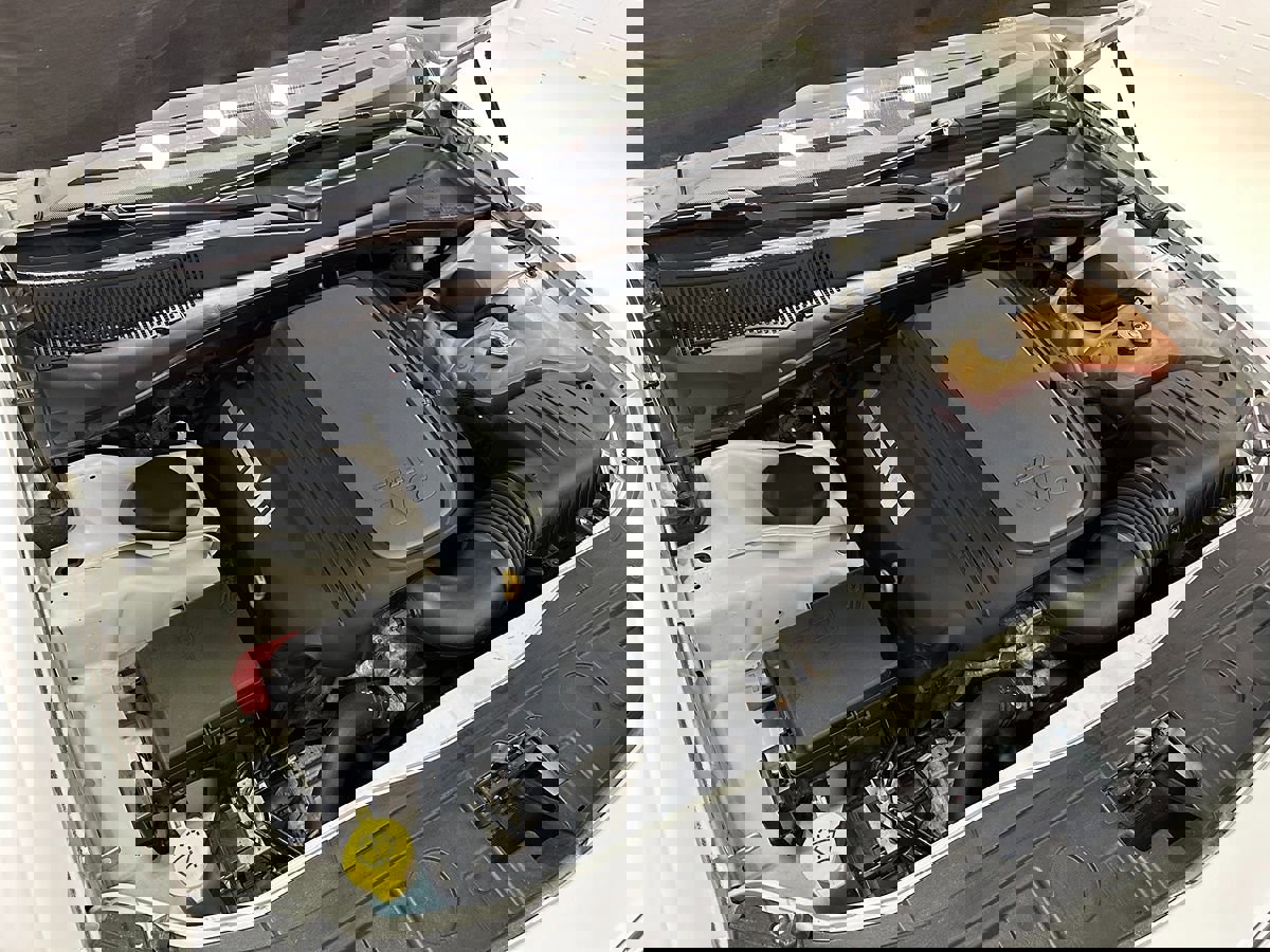 Used 2013 Chrysler 300 C w/ Light Group image 4