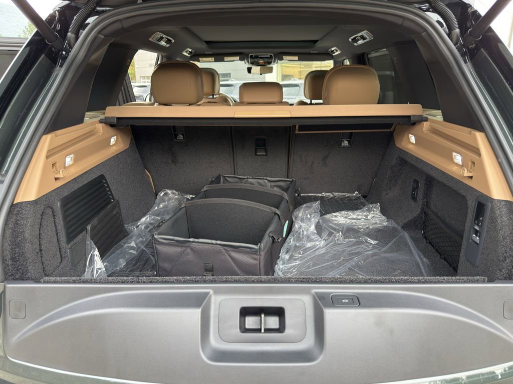 New 2025 Land Rover Range Rover SE image 11