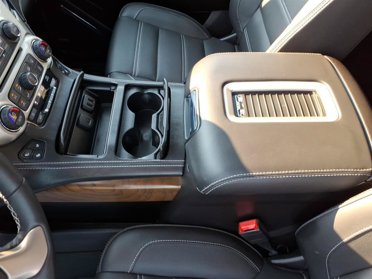 Used 2019 GMC Yukon Denali w/ Denali Ultimate Package AWD/4WD image 18