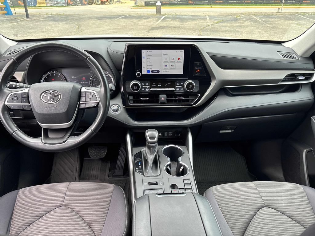 Used 2023 Toyota Highlander LE AWD/4WD image 21