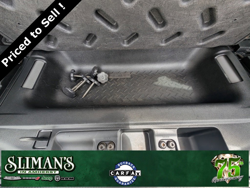 Used 2018 Jeep Wrangler Unlimited Sahara w/ Connectivity Group image 35