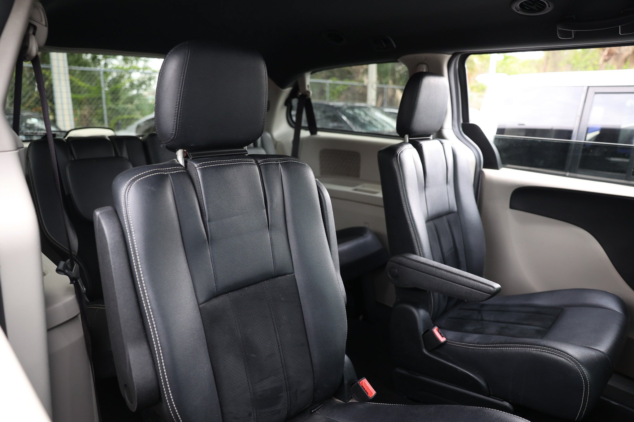 Used 2018 Dodge Grand Caravan SXT FWD image 18
