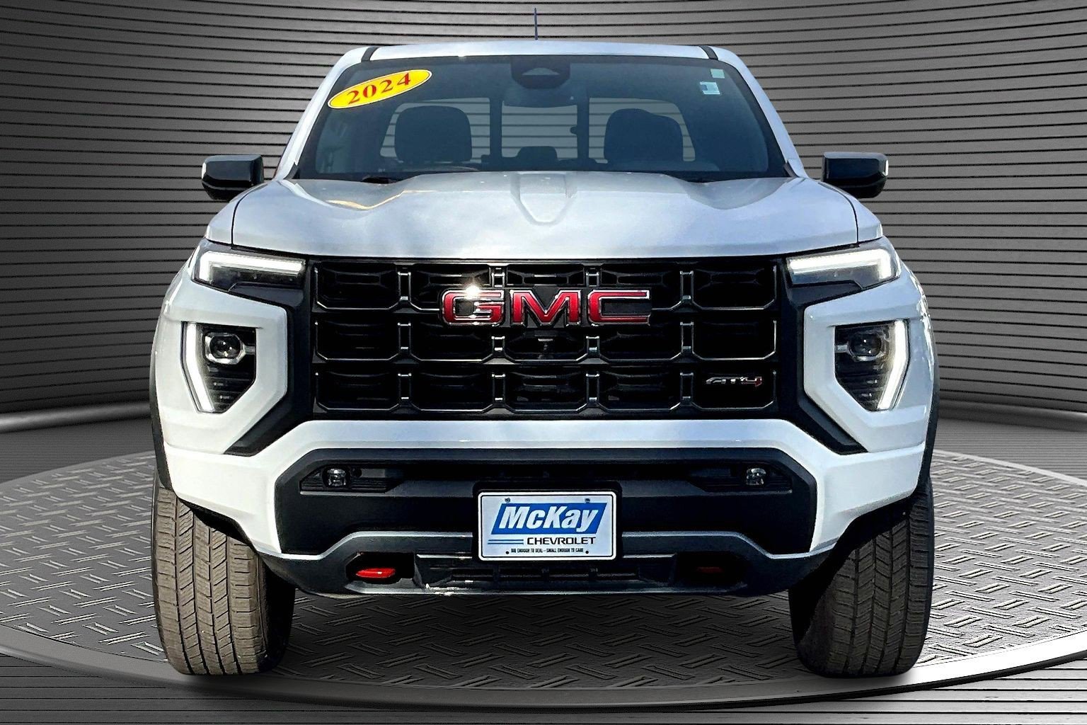 Used 2024 GMC Canyon AT4 w/ Technology Package image 2