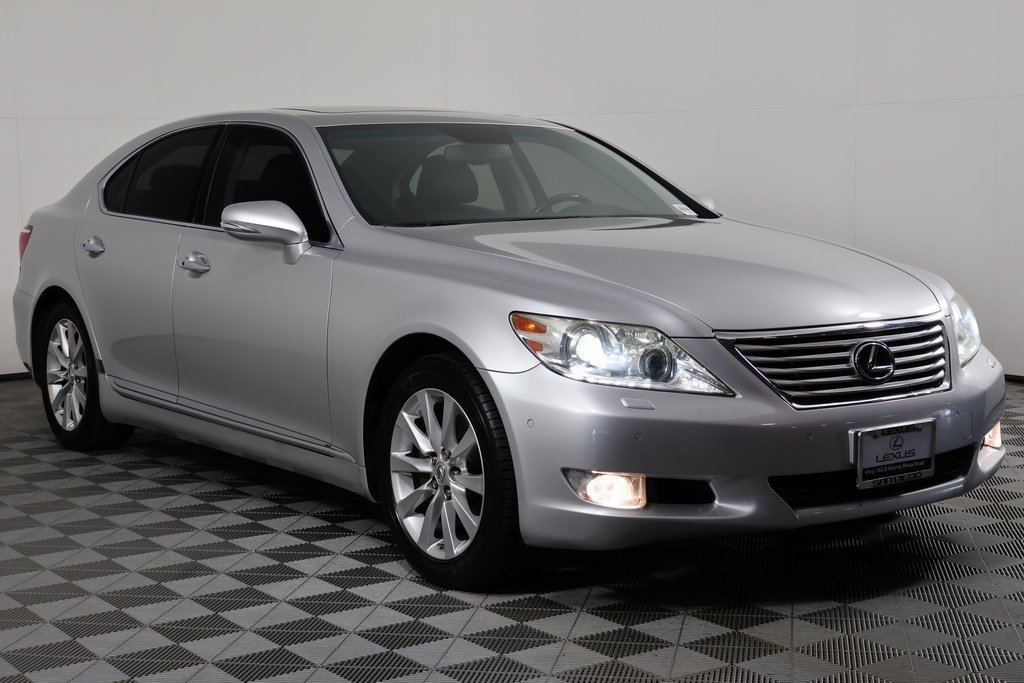 Used 2012 Lexus LS 460 w/ Comfort Pkg RWD image 3