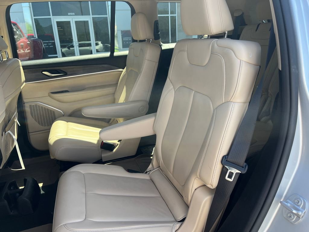 Used 2022 Jeep Grand Cherokee L Limited AWD/4WD image 10