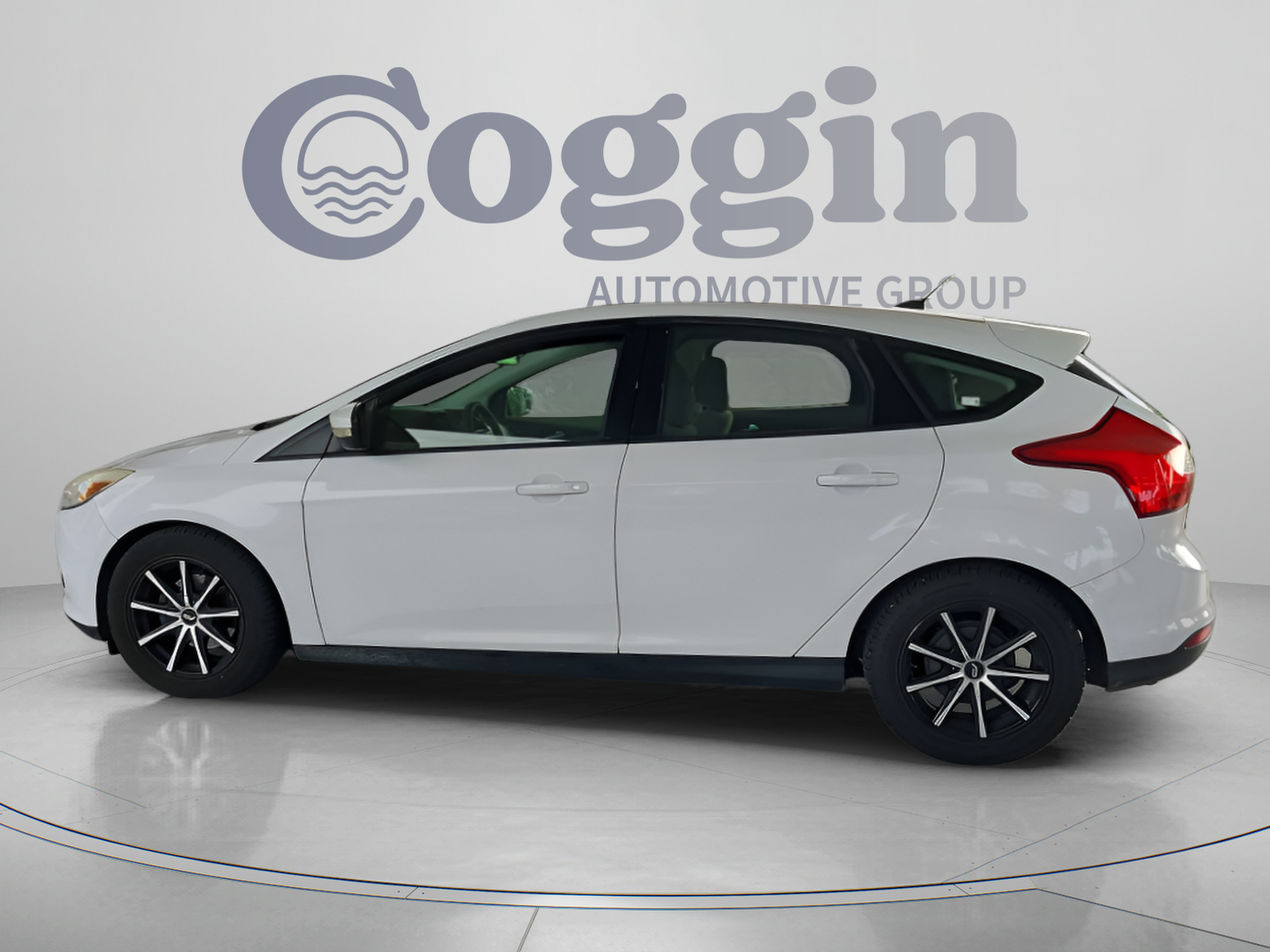 Used 2014 Ford Focus SE FWD image 2