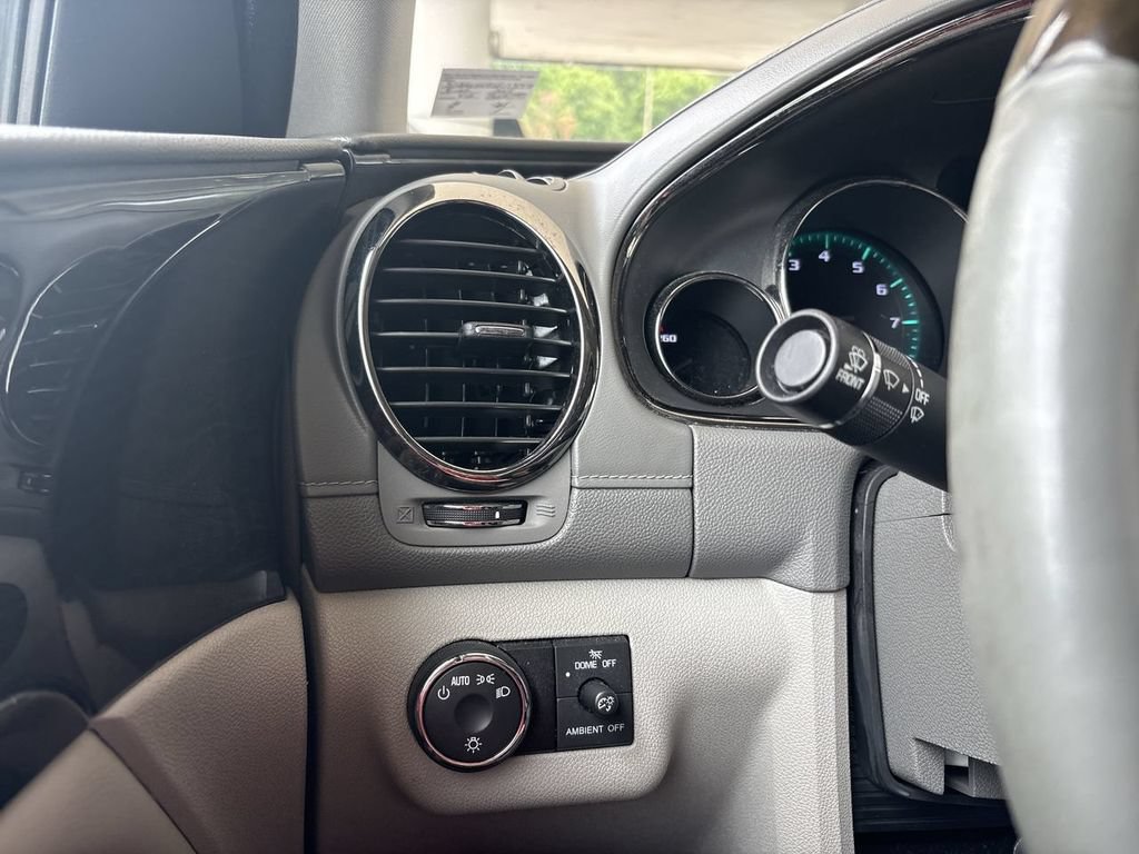 Certified 2015 Buick Enclave Convenience FWD image 17