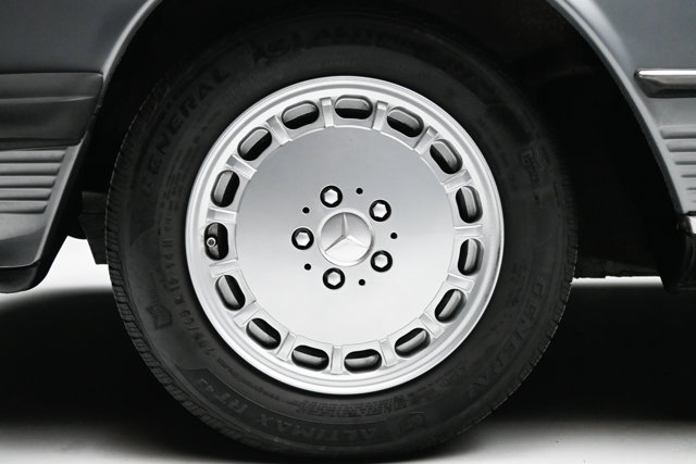 Used 1987 Mercedes-Benz 560 SL image 5