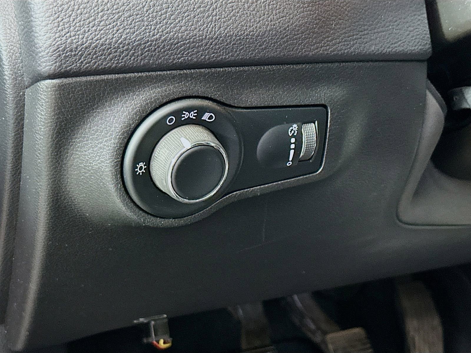 Used 2018 Jeep Compass Sport image 12