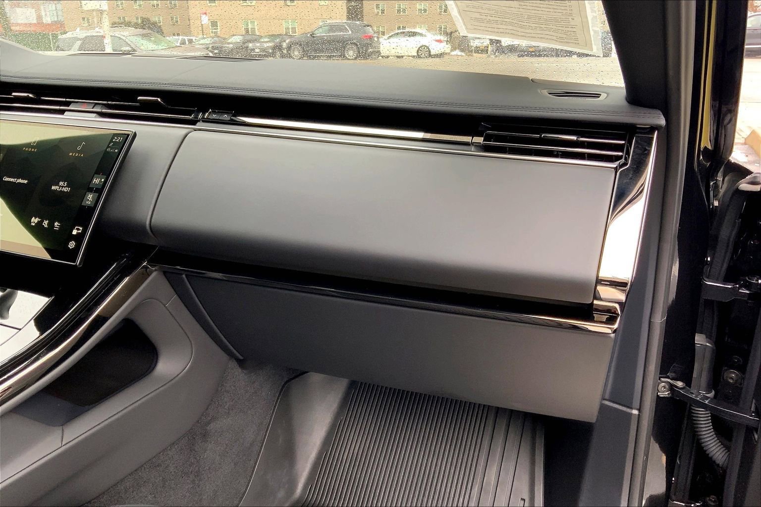 Used 2024 Land Rover Range Rover Sport SE image 18